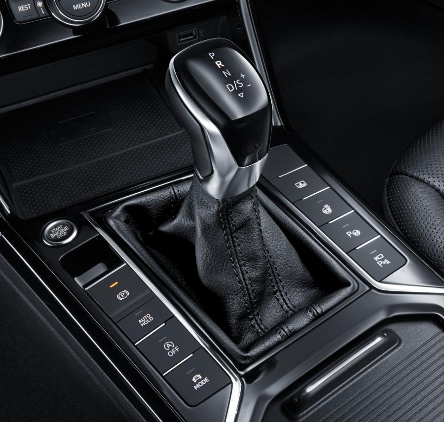 Детали интерьера Volkswagen Passat 380 TSI 2018 года  (CN) (фото 34 из 36)